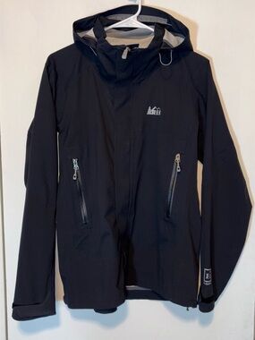 REI Women Elements Black Softshell Rain Jacket Size M Hooded Vented Taped Seams